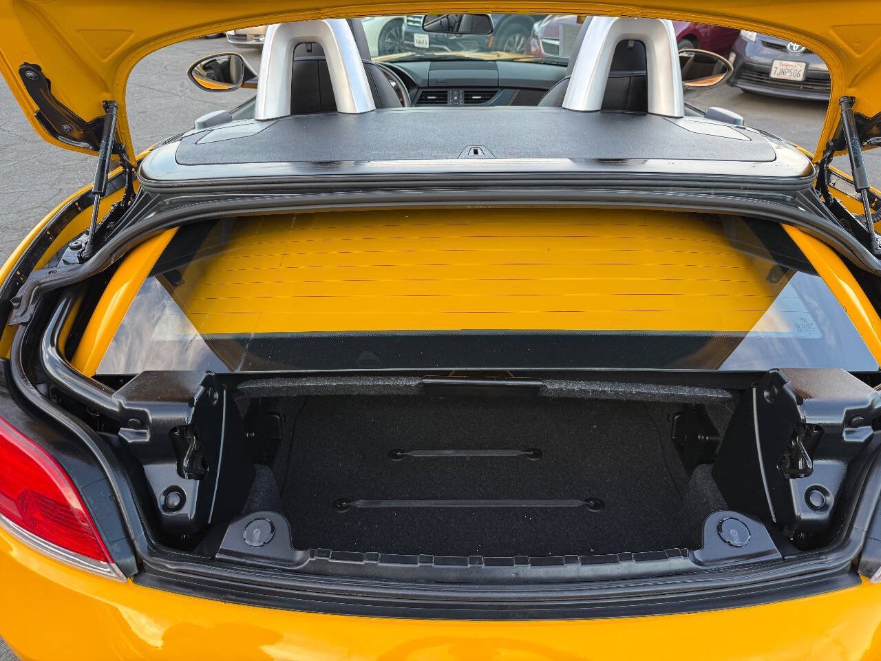 Used 2012 BMW Z4 sDrive28i w/ Exclusive Citrus Yellow Pkg RWD image 15
