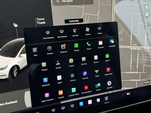 Used 2021 Tesla Model Y Long Range image 5