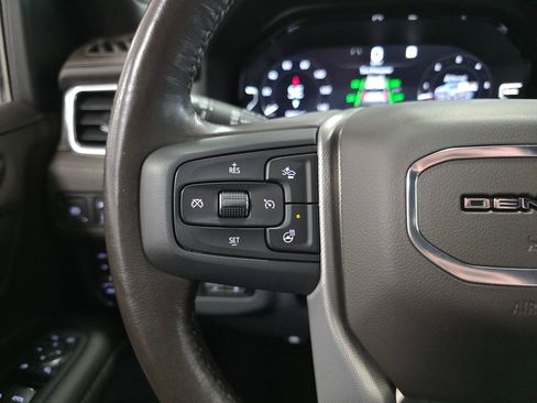 Used 2022 GMC Yukon Denali w/ Advanced Technology Package image 19