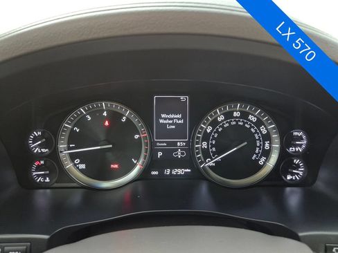 Used 2017 Lexus LX 570 4WD w/ Luxury Package image 37