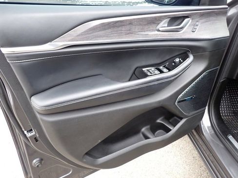 Certified 2022 Jeep Grand Cherokee L Overland image 21