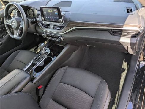 Used 2024 Nissan Altima 2.5 SV FWD image 21