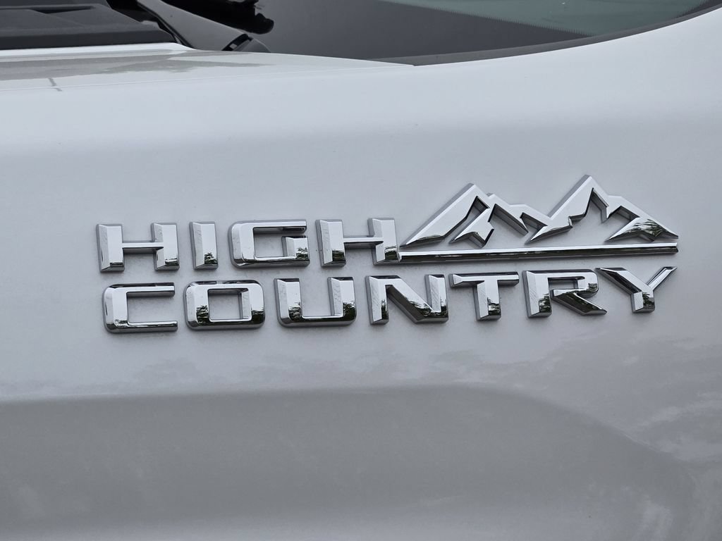 Used 2023 Chevrolet Silverado 2500 High Country w/ Safety Package II AWD/4WD image 3