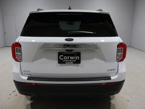 Used 2024 Ford Explorer XLT AWD/4WD image 3