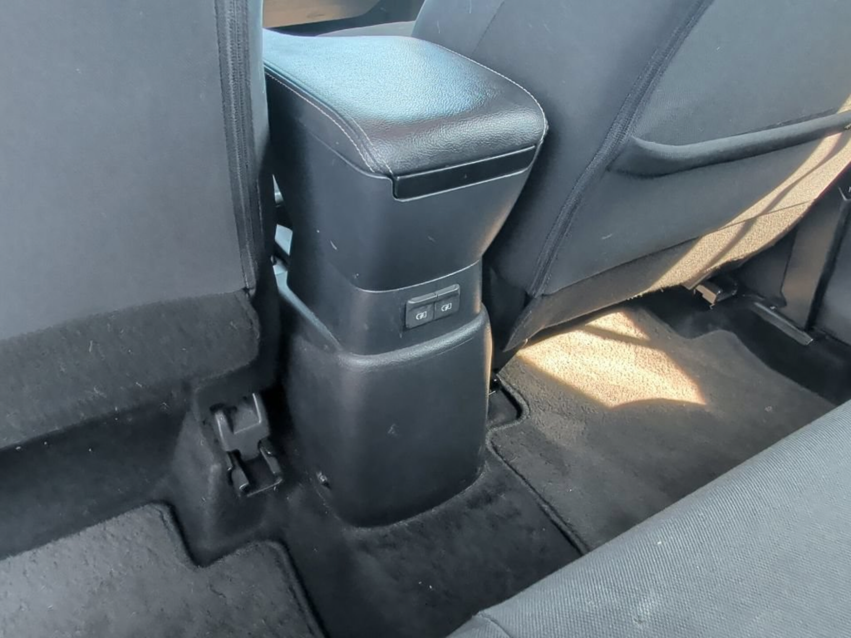 Used 2020 Nissan Kicks S FWD image 30