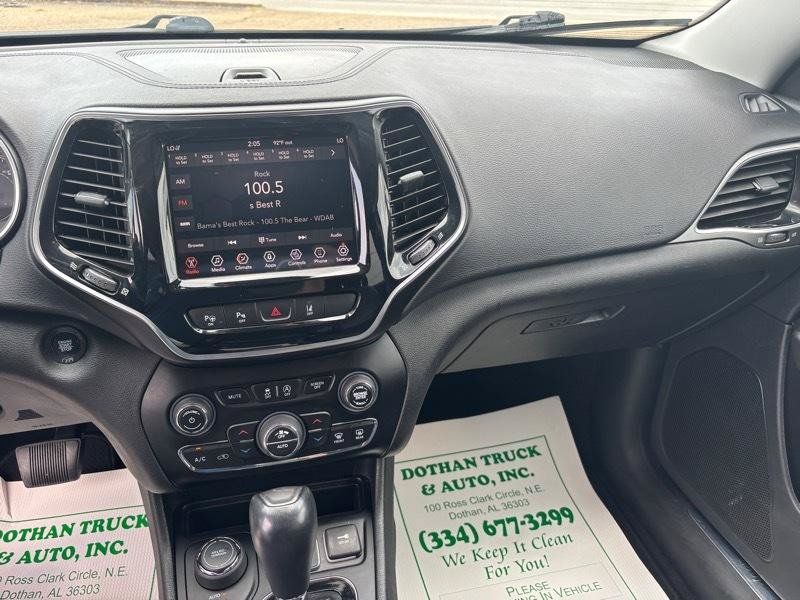 Used 2019 Jeep Cherokee Limited w/ Luxury Group AWD/4WD image 11