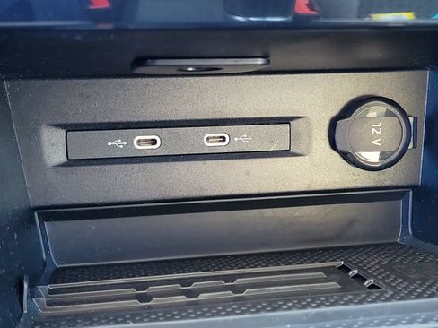 Certified 2025 Volkswagen Taos SE w/ Panoramic Sunroof Package FWD image 26