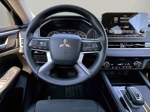 Used 2024 Mitsubishi Outlander SE FWD image 11
