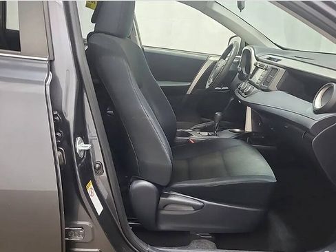 Used 2015 Toyota RAV4 LE AWD/4WD image 10
