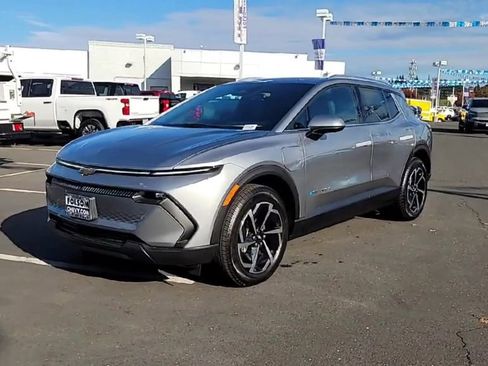 New 2026 Chevrolet Equinox EV LT image 4