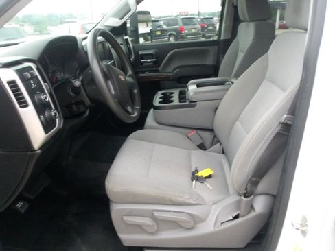 Used 2018 Chevrolet Silverado 1500 W/T w/ Trailering Package AWD/4WD image 19