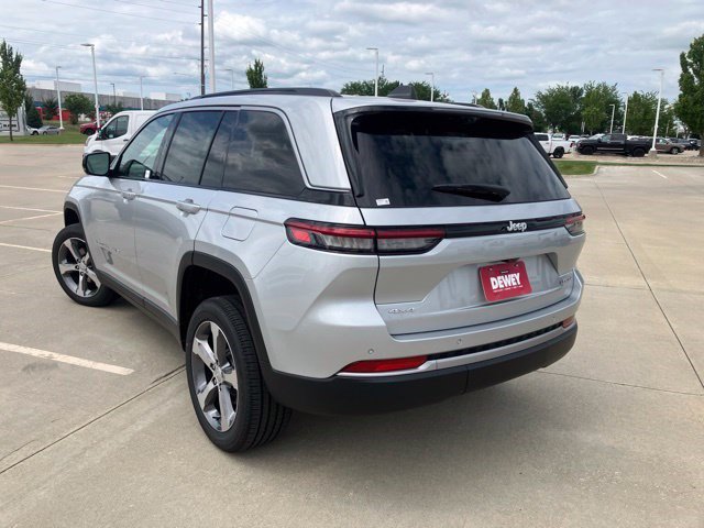 New 2026 Jeep Grand Cherokee Limited w/ Luxury Tech Group II AWD/4WD image 6