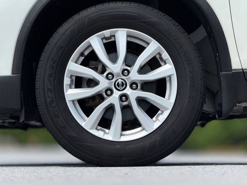 Used 2019 Nissan Rogue SV AWD/4WD image 18