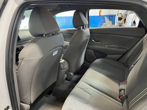 Used 2024 Hyundai Elantra SEL FWD image 18