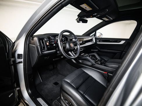 Certified 2024 Porsche Cayenne Coupe AWD/4WD image 4