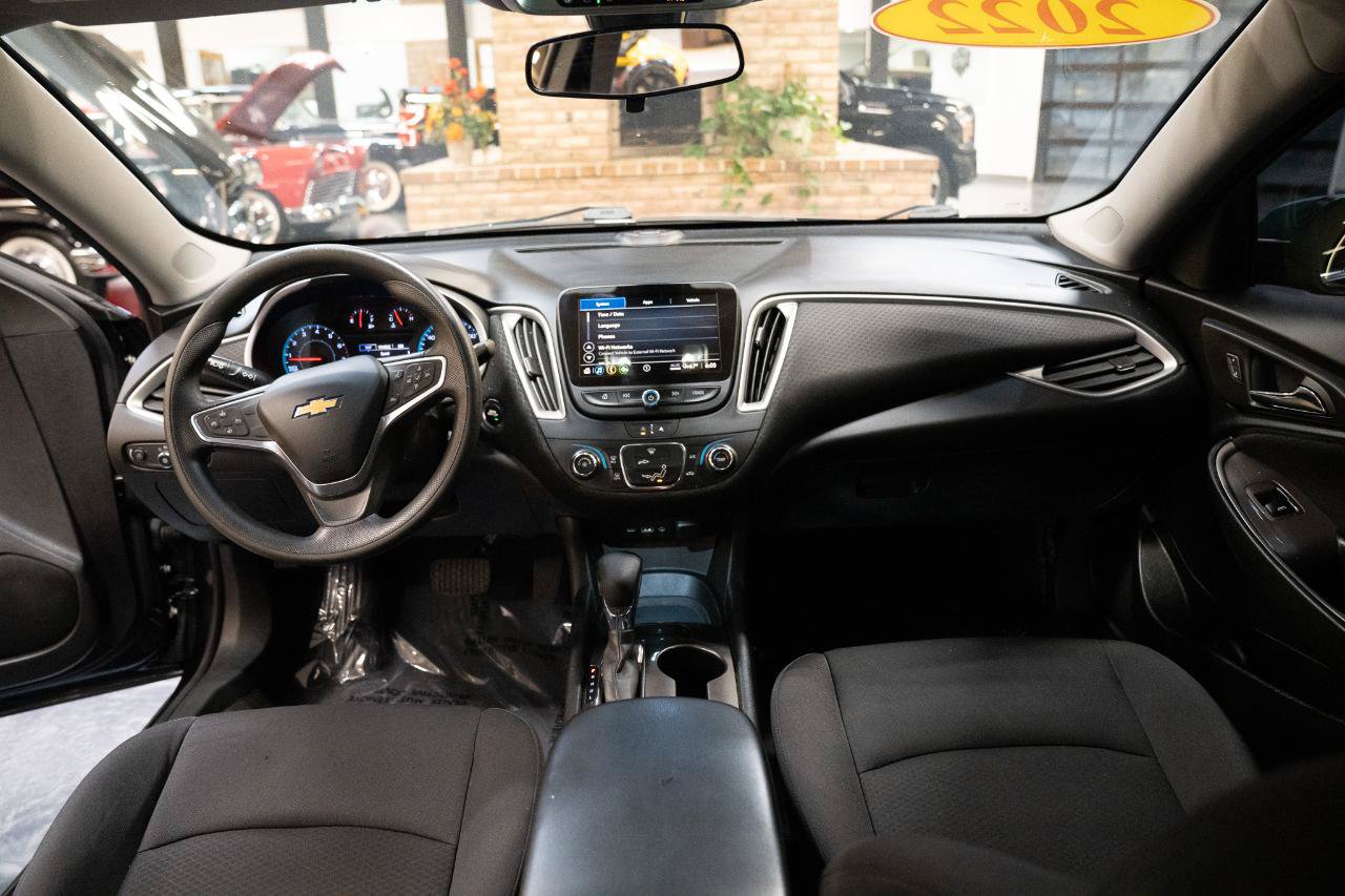 Used 2022 Chevrolet Malibu LS FWD image 21