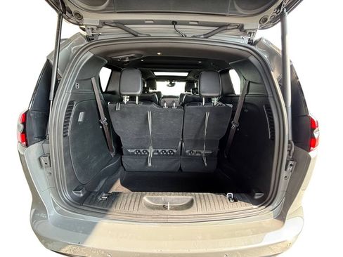 Used 2025 Chrysler Pacifica Limited FWD image 13