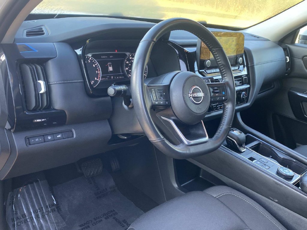 Used 2025 Nissan Pathfinder SV AWD/4WD image 22