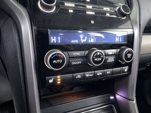 Used 2021 Subaru Ascent Limited w/ Technology Package image 18