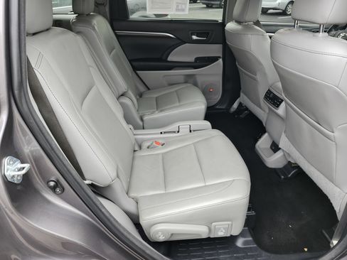 Used 2016 Toyota Highlander Limited AWD/4WD image 19