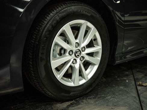 Used 2025 Toyota Camry LE image 3