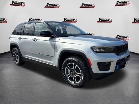 Used 2024 Jeep Grand Cherokee Trailhawk w/ Advanced Protech Group II image 3