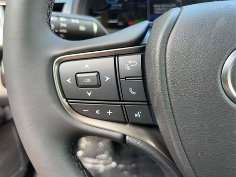 New 2026 Lexus UX 300h FWD image 18