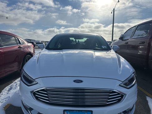 Used 2017 Ford Fusion SE w/ Fusion SE Technology Package image 15