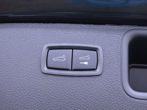 New 2025 Porsche Macan image 40