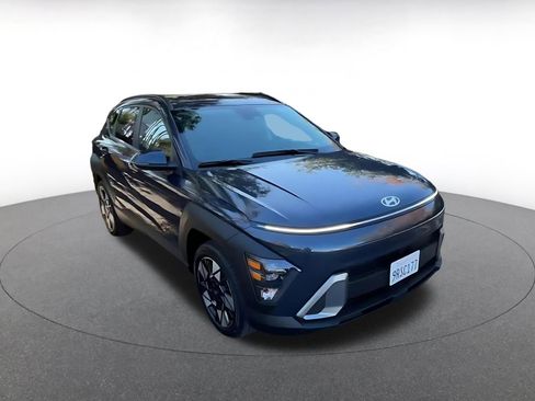 Used 2025 Hyundai Kona SEL image 3