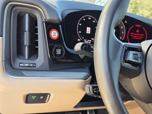 Used 2025 Porsche Cayenne S image 25