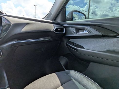 Used 2022 Chevrolet TrailBlazer LT w/ Convenience Package FWD image 17