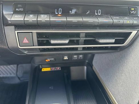 Used 2025 Toyota Camry LE w/ Convenience Package FWD image 17