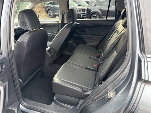 Used 2022 Volkswagen Tiguan SE image 17