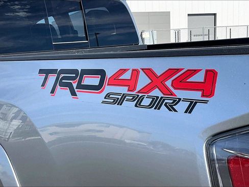 Used 2022 Toyota Tacoma TRD Sport image 8