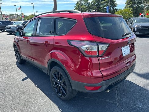 Used 2017 Ford Escape SE w/ SE Sport Appearance Package FWD image 5