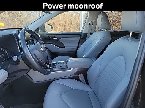 Used 2021 Toyota Highlander XLE image 9