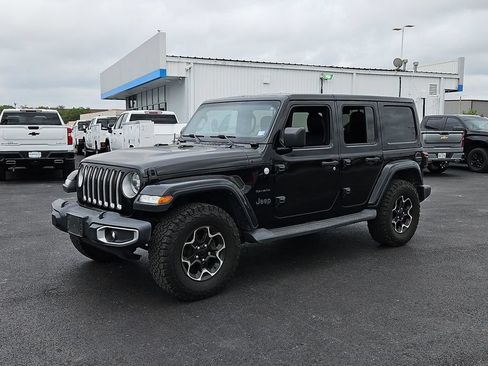 Used 2018 Jeep Wrangler Unlimited Sahara AWD/4WD image 12