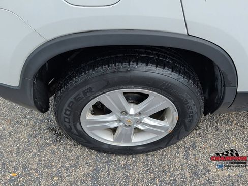 Used 2018 Chevrolet Trax LT w/ LT Convenience Package FWD image 14