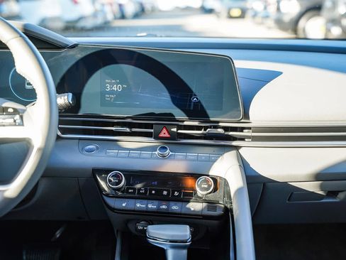 Certified 2024 Hyundai Elantra SEL w/ Convenience Package image 13