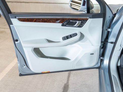Certified 2024 Porsche Macan S AWD/4WD image 16