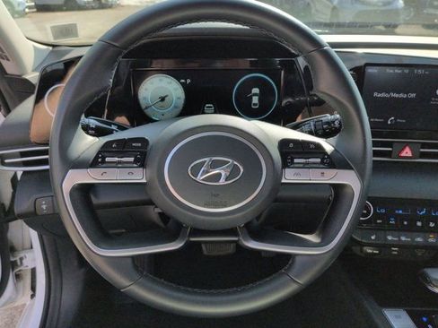 Used 2022 Hyundai Elantra SEL w/ Convenience + Premium Package image 18