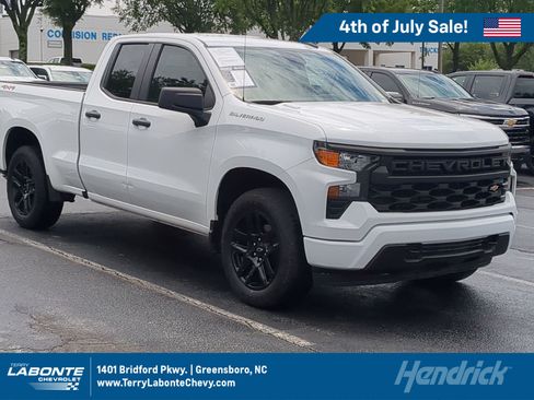 Used 2024 Chevrolet Silverado 1500 Custom AWD/4WD image 1