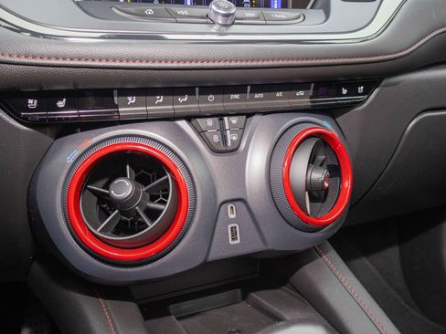 Used 2022 Chevrolet Blazer RS w/ Enhanced Convenience Package image 24