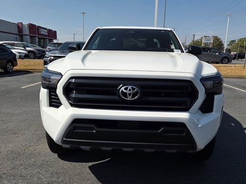 Used 2025 Toyota Tacoma SR image 2