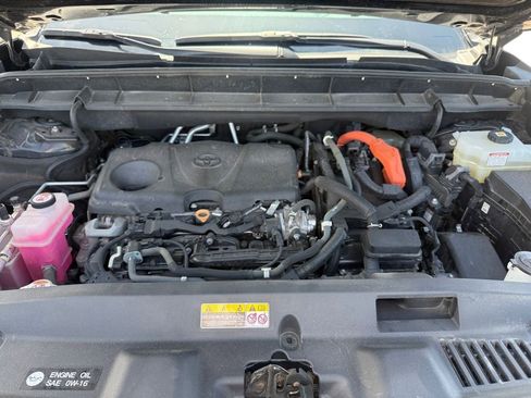Used 2022 Toyota Highlander XLE AWD/4WD image 18