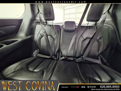 Used 2024 Chrysler Pacifica Limited FWD image 18