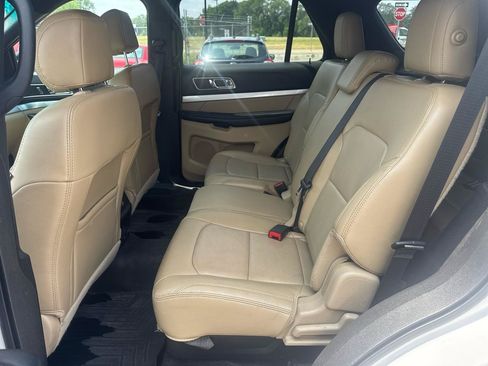 Used 2016 Ford Explorer XLT w/ Equipment Group 202A AWD/4WD image 11