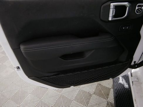 Used 2023 Jeep Wrangler Unlimited Sahara w/ Cold Weather Group AWD/4WD image 17