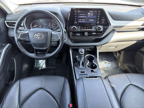 Used 2021 Toyota Highlander XLE AWD/4WD image 17